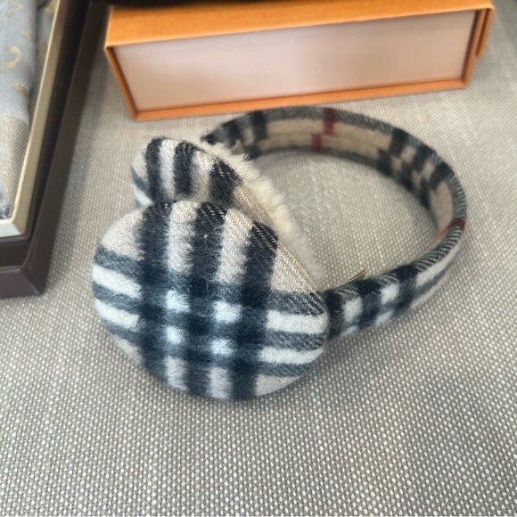 Burberry classic cashmere earmuff - Picture 1 of 2